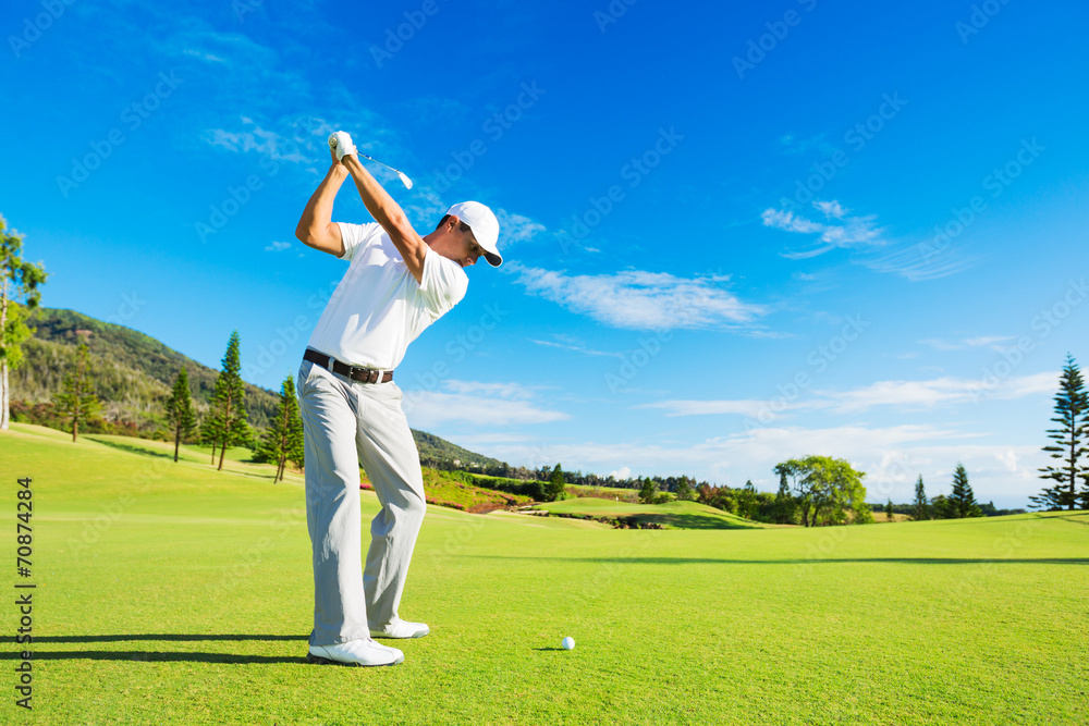 Fototapeta premium Man Playing Golf