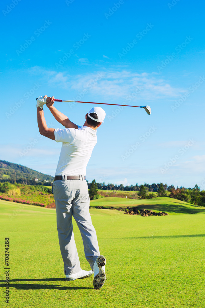 Obraz premium Man Playing Golf