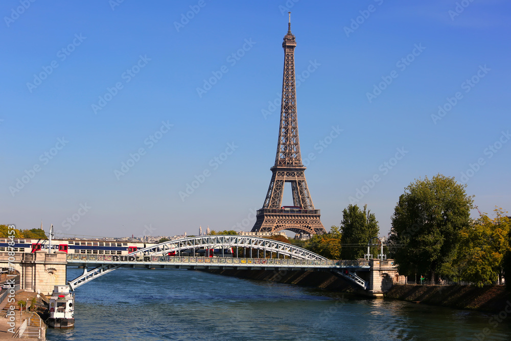 Fototapeta Widok na Wieżę Eiffla w dzień, Paryż, Francja