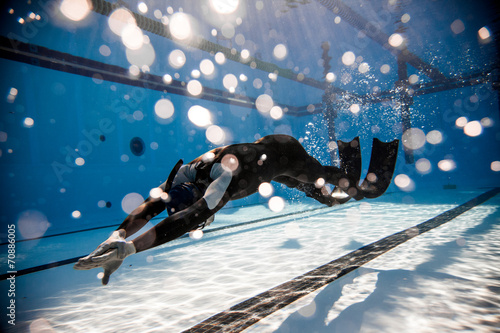 Bilde på lerret Freediver Performing during a DYN Freediving Competition