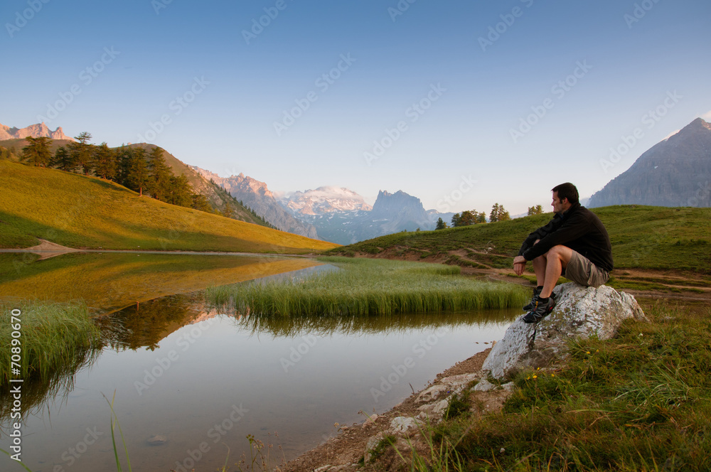 Fototapeta premium Riposo dopo corsa in montagna