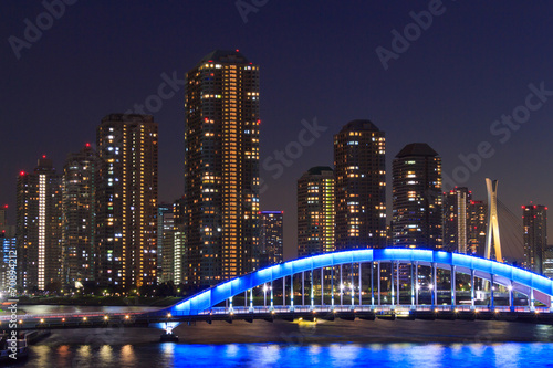 Eitai bridge and Okawabata Rivercity 21 in Tokyo at dusk