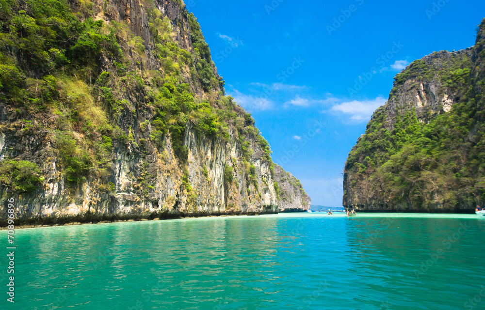 Fototapeta premium Tranquil Bay Lagoon Mountains