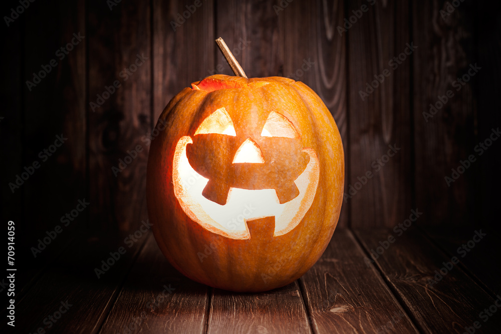 Obraz premium jack-o-lantern on wooden background