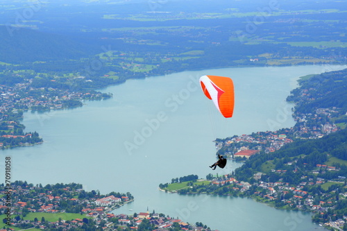 Gleitschirm übem Tegernsee