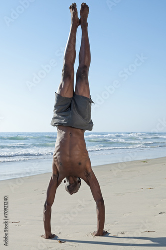 Obraz na plátne Straight handstand on beach