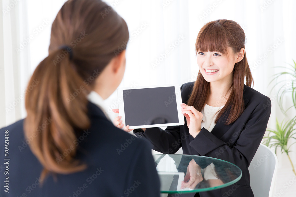 asian businesswoman working in the office asian businesswoman working in the office
