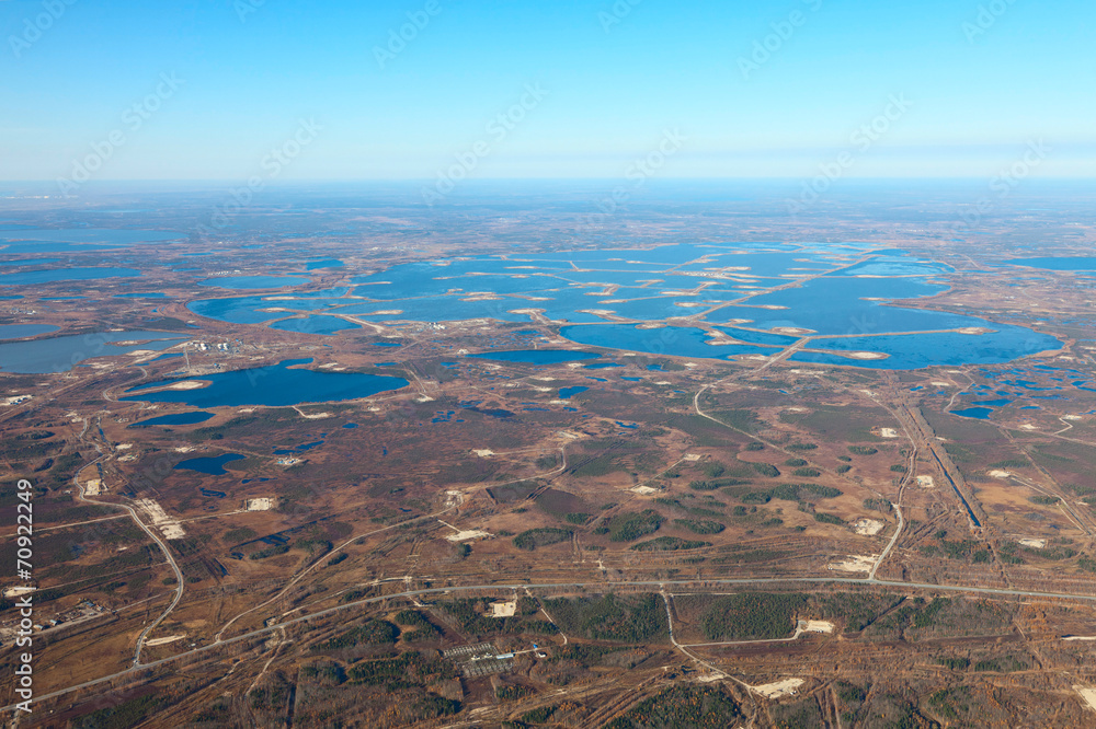 Obraz premium Aerial view of the oil field terrain