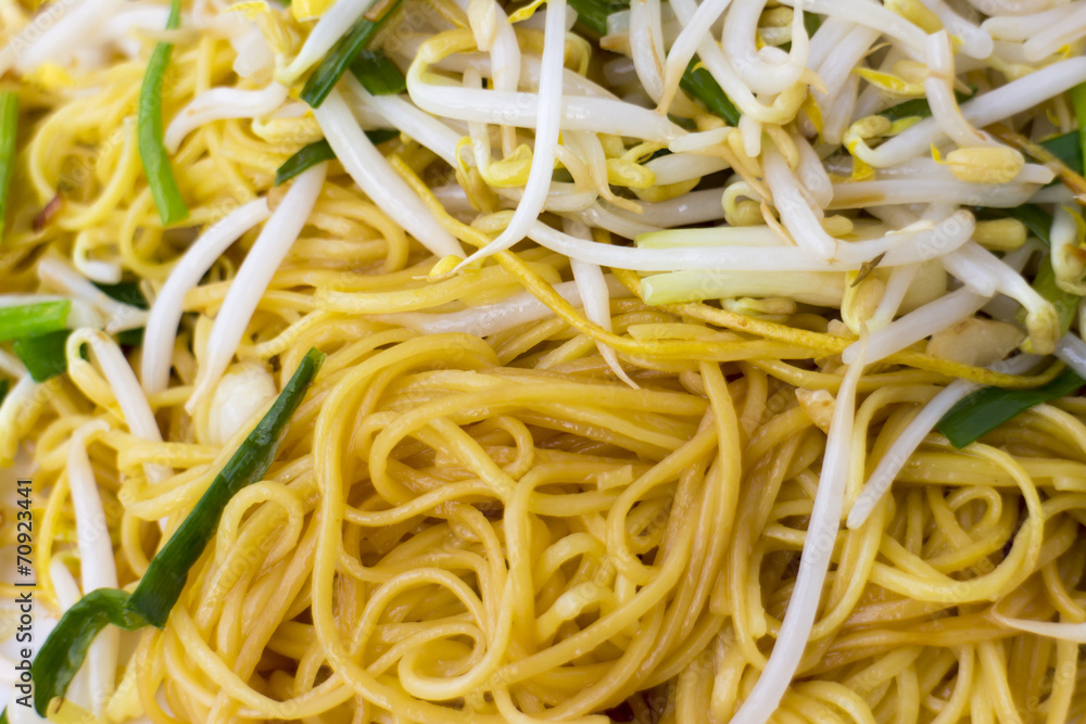 Chinese Stir fried noodles with bean sprouts