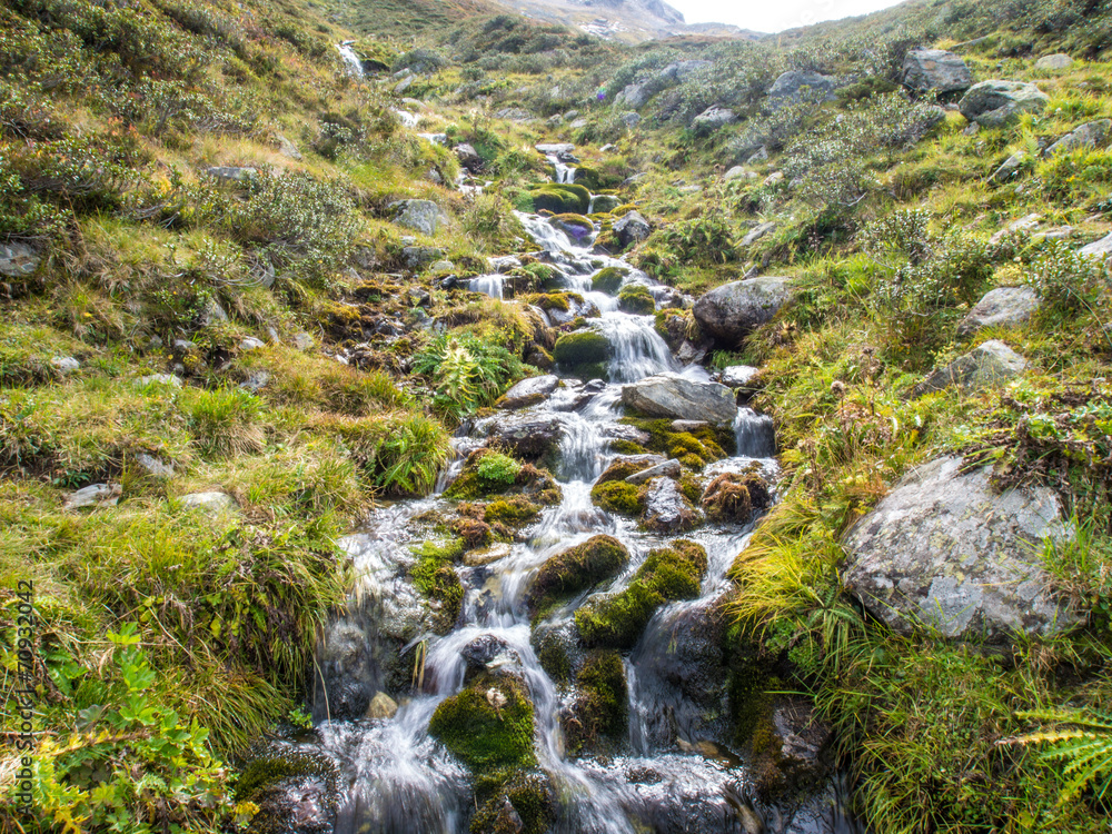 fliessendes Wasser fliessendes Wasser