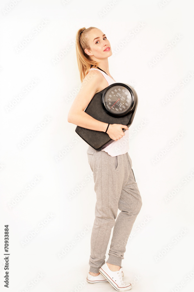 Gewichtsabnahme Frau mit Waage Gewichtsabnahme Frau mit Waage