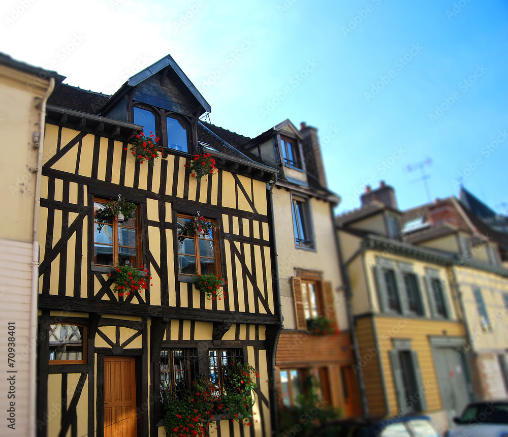 Fototapeta premium Maisons urbaines à colombages de Troyes en Champagne