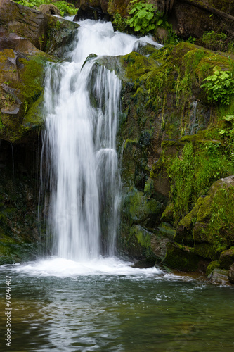 Fototapeta Naklejka Na Ścianę i Meble -  Waterfall in the Carpathians