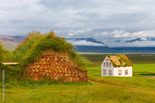 Canvastavla Old traditional Icelandic farm