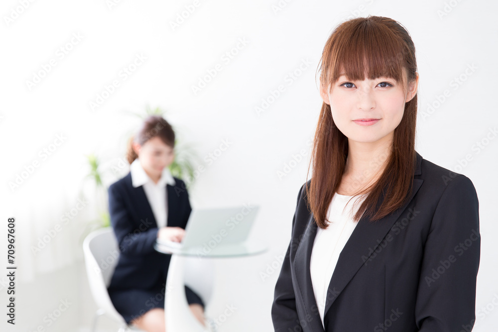 asian businesswomen in the office asian businesswomen in the office