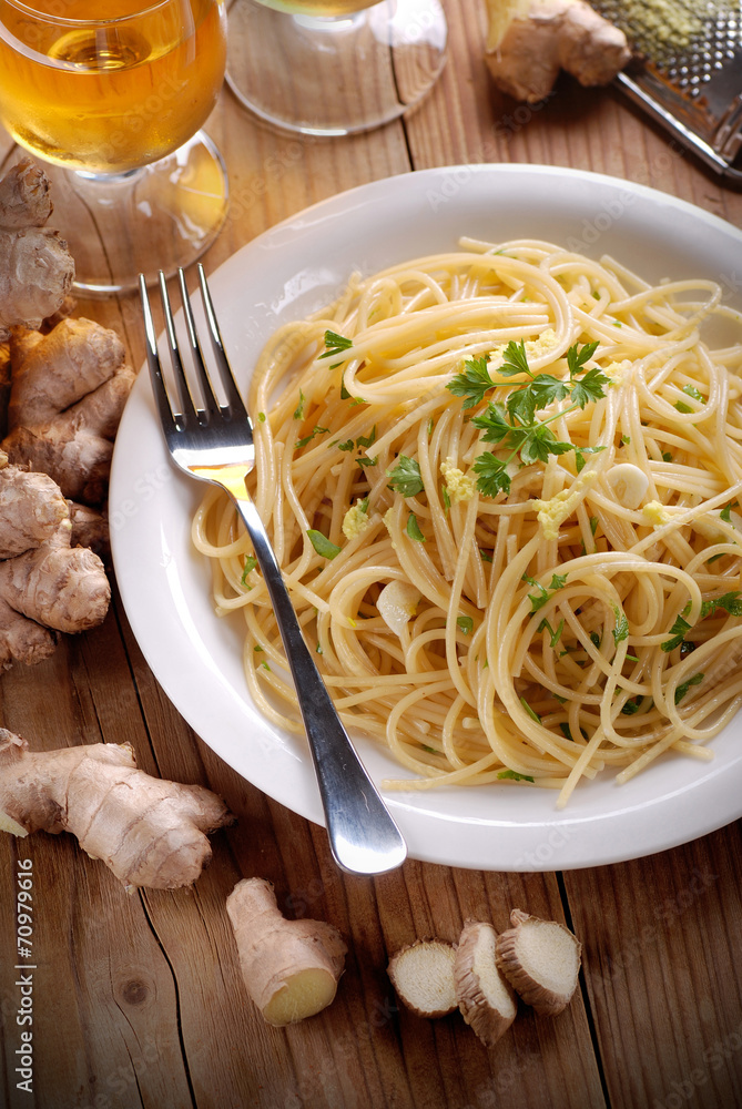 spaghetti allo zenzero con prezzemolo e aglio