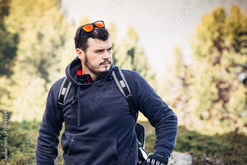 Young man - Lifestyle - Downhill - bike © Stillkost