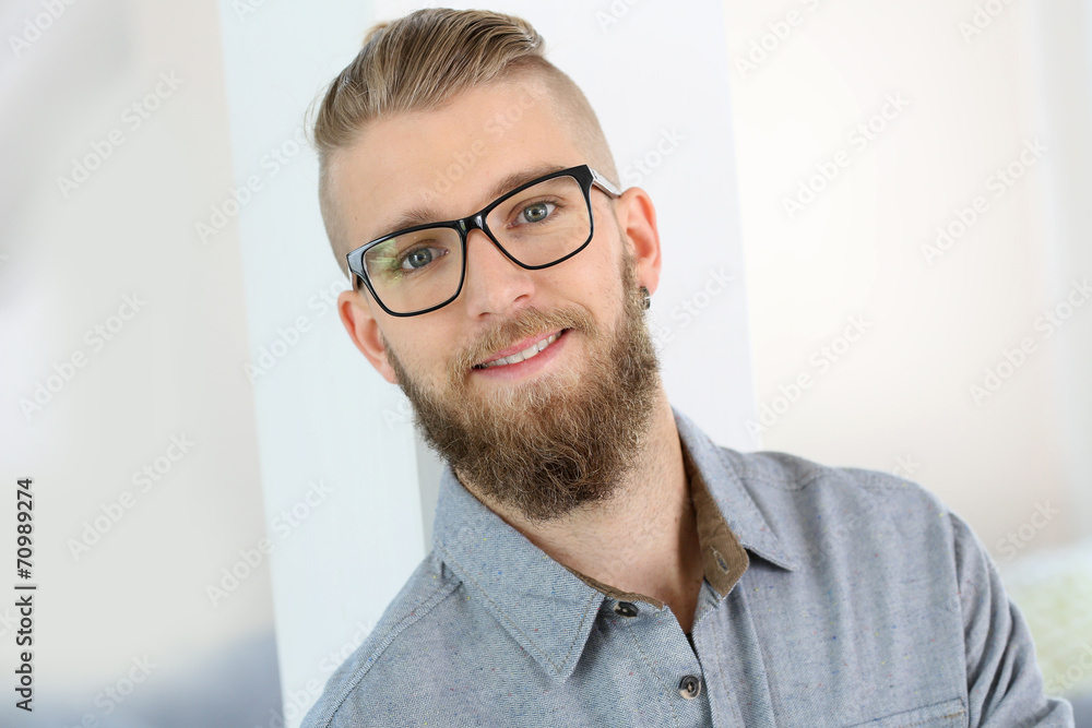 Obraz premium Portrait of cheerful trendy young man