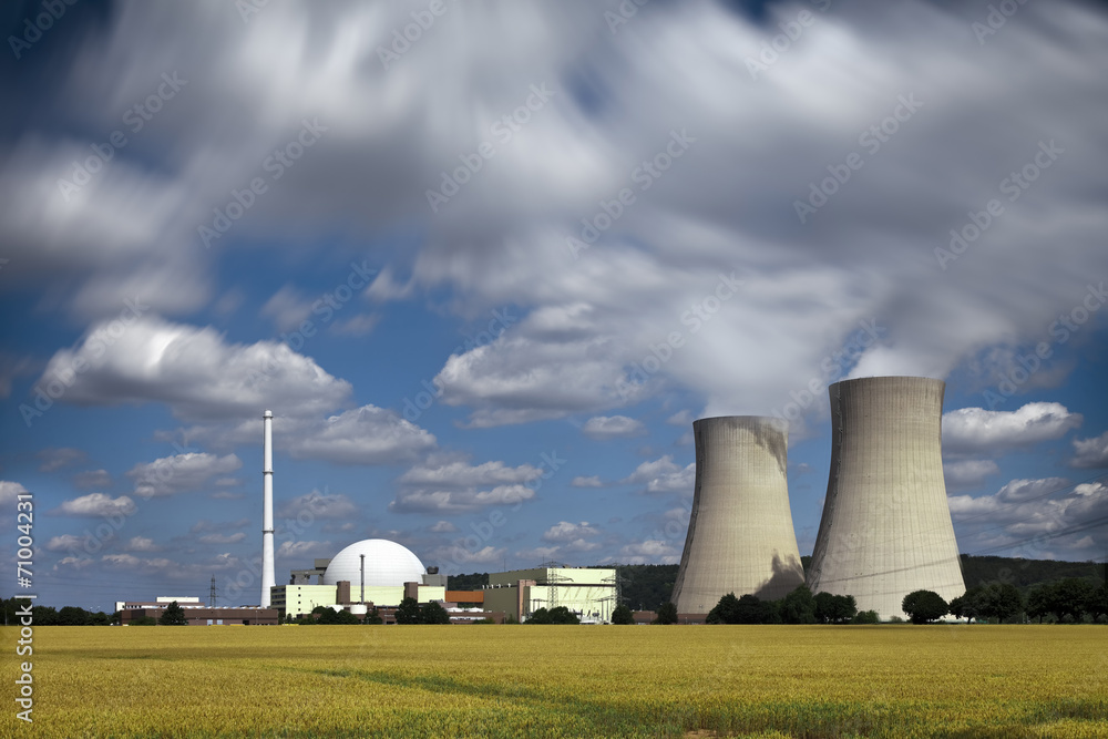 Atomkraftwerk mit Wolkendynamik