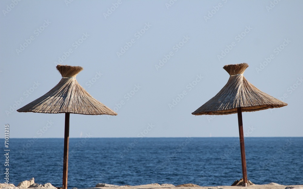 Fototapeta premium Parasols, paille, plage