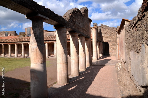 słynne antyczne ruiny w Pompejach we Włoszech