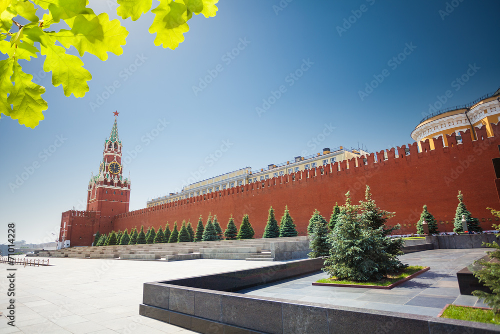 Long Kremlin wall view with Spasskaya tower