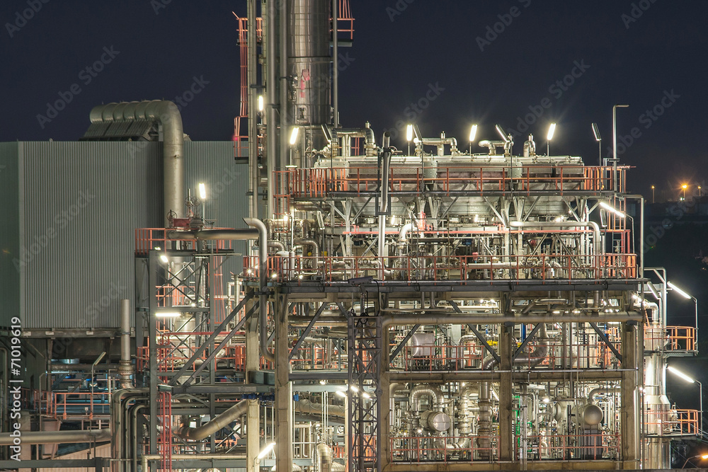 Fototapeta premium Lighting from structure of oil and chemical factory