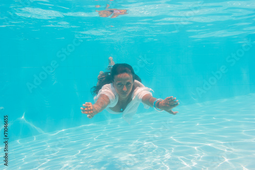 Young woman swimming undewater © Netfalls