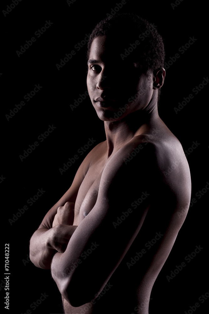 Naklejka premium dark-skinned young man with arms folded