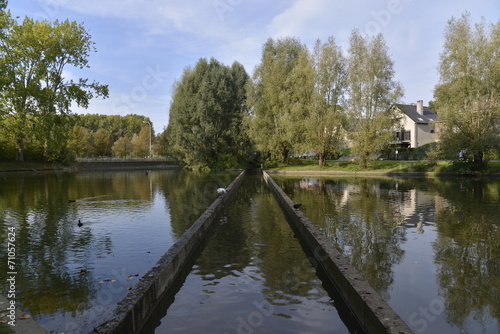 Bilde på lerret Le ruisseau Pede traversant le petit étang sans se mélanger