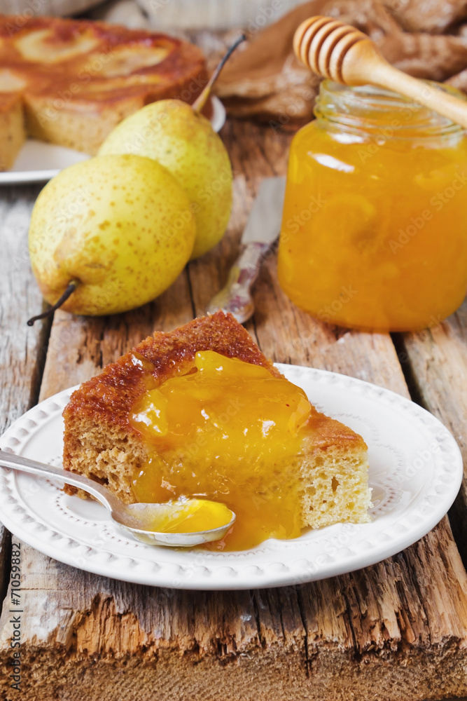  cake with pear jam