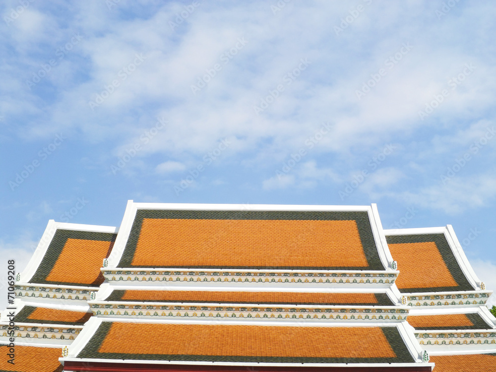 Fototapeta premium The Beautiful roof of temple on blue sky background