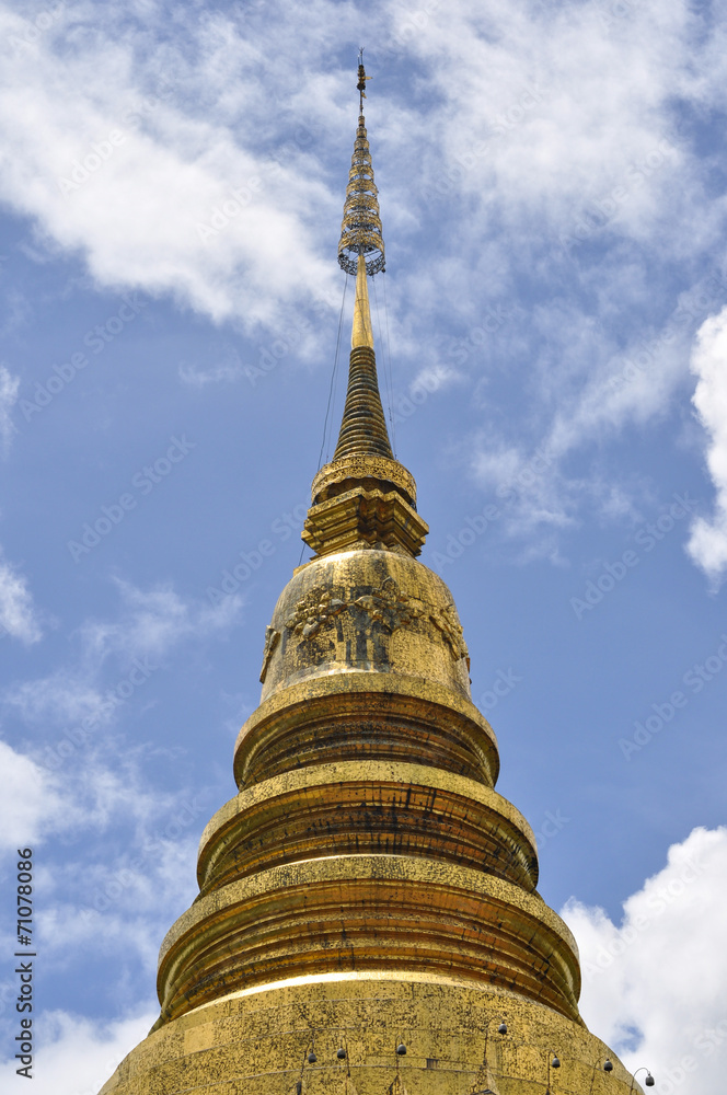 Fototapeta premium Thai ancient golden pagoda