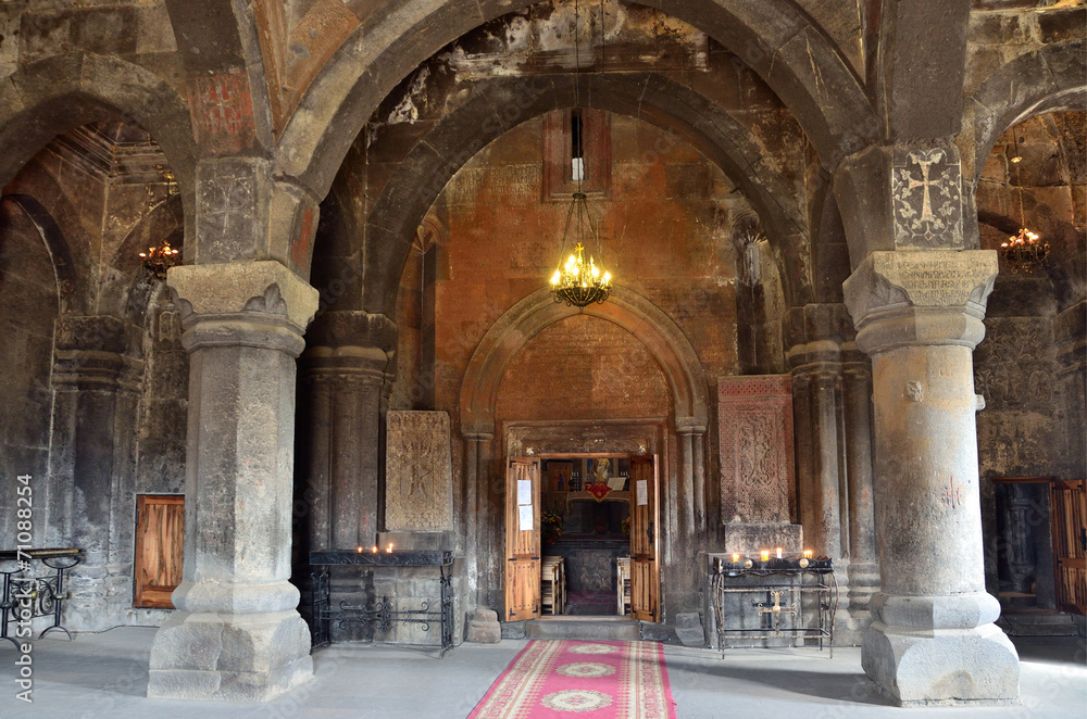Армения, монастырь Сагмосаванк внутри, 13 век