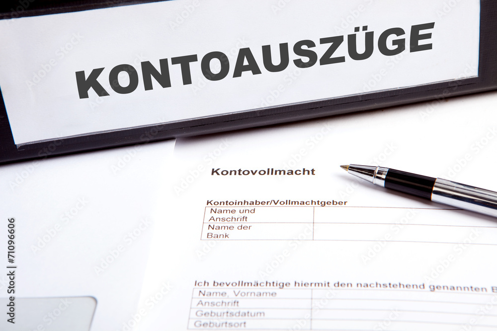 Dokument mit leerer Kontovollmacht, Ordner, Kugelschreiber