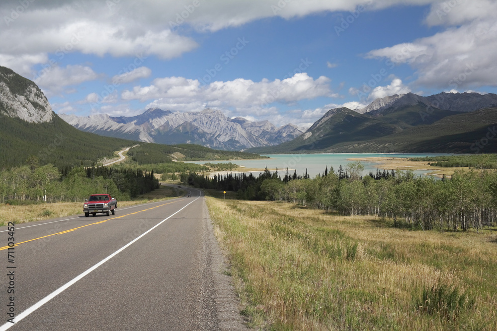 Fototapeta premium Winding Highway Next to a Mountain Lake - Alberta, Canada