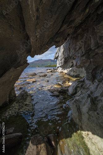 Irlandia, groty jeziora Muckross Lake