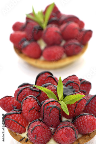 Raspberry tartlets  with mint