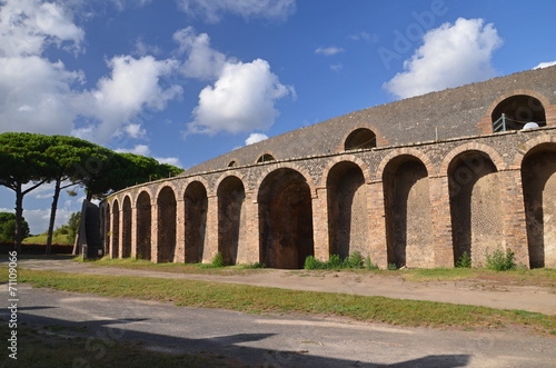 amfiteatr w słynnych antycznych ruinach w Pompejach we Włoszech 