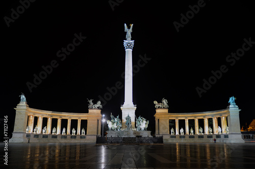 Heroes' square in Budapest © belizar