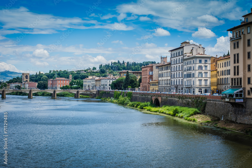 Blick von der Ponte Vecchio auf den Arno Florenz