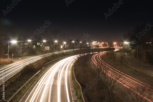 B7 Br  sseler Stra  e bei Nacht