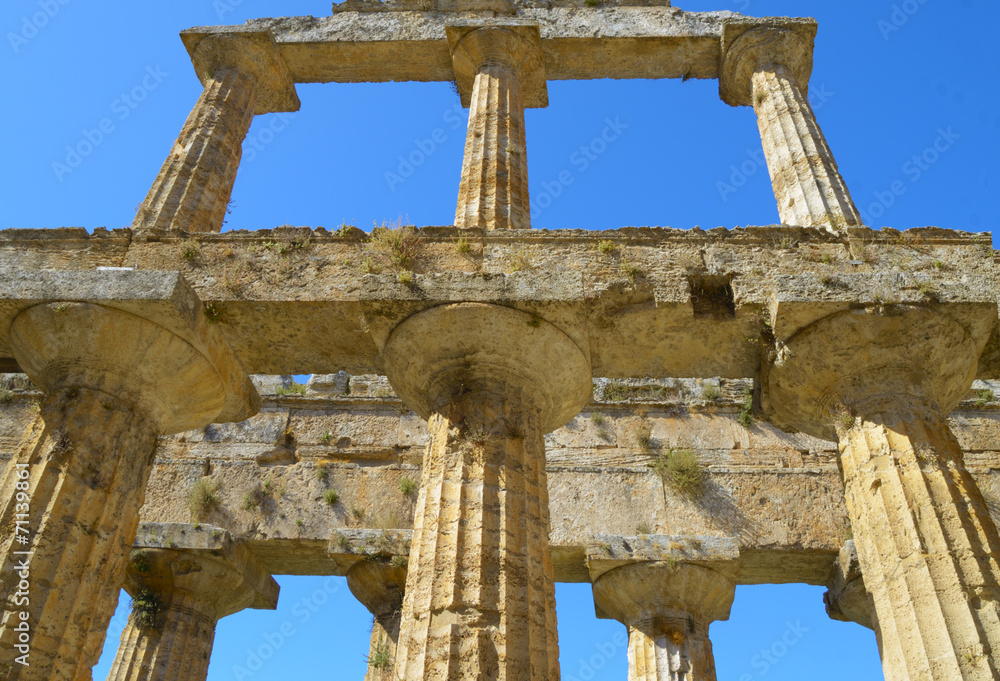 Details the greek temple of Cecere - Paestum Italy