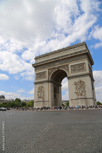 Arc de Triomphe am Place Charles de Gaulles und Champs-Elysées © blickwinkel2511