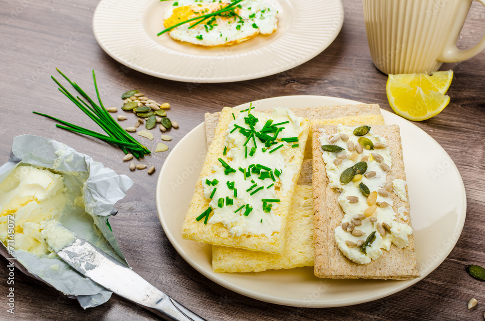 Crisp Crispbread with cheese spread with chives and seeds