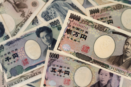 一万円札と日本円紙幣