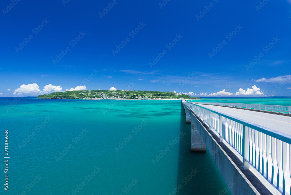 沖縄の海・古宇利大橋