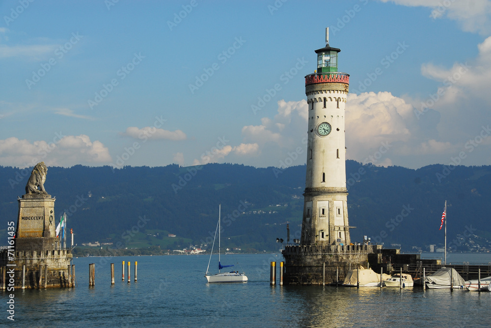 Hafeneinfahrt mit Leuchtturm in Lindau