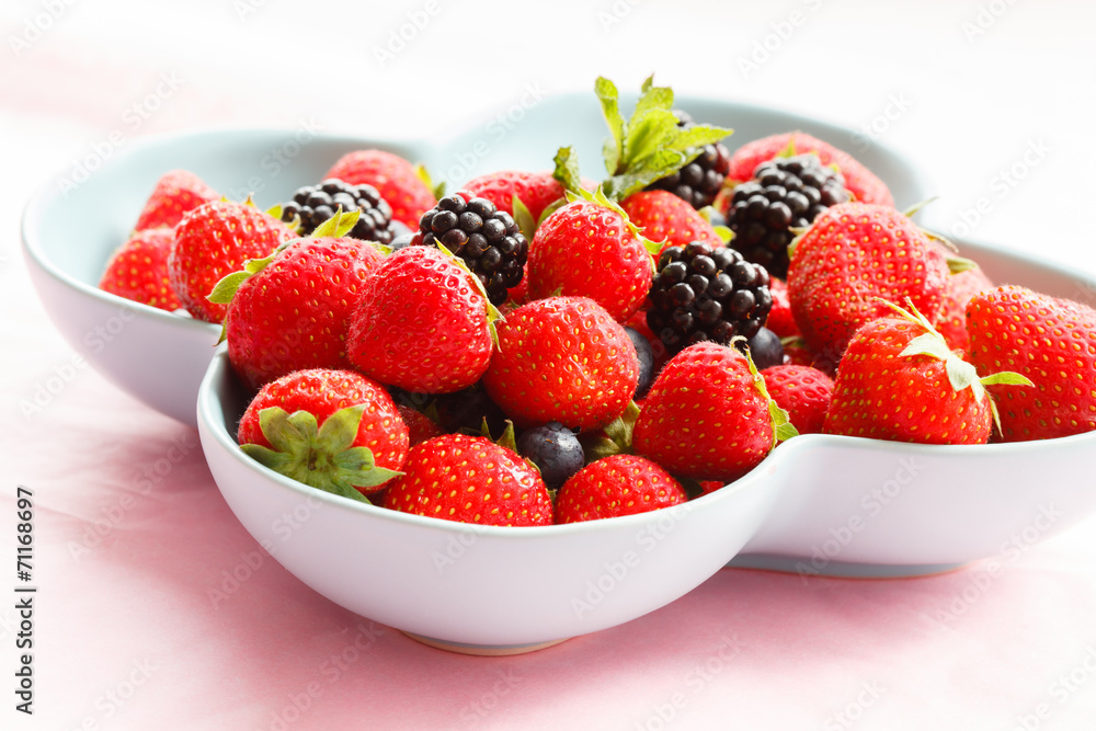 fresh berries fresh berries