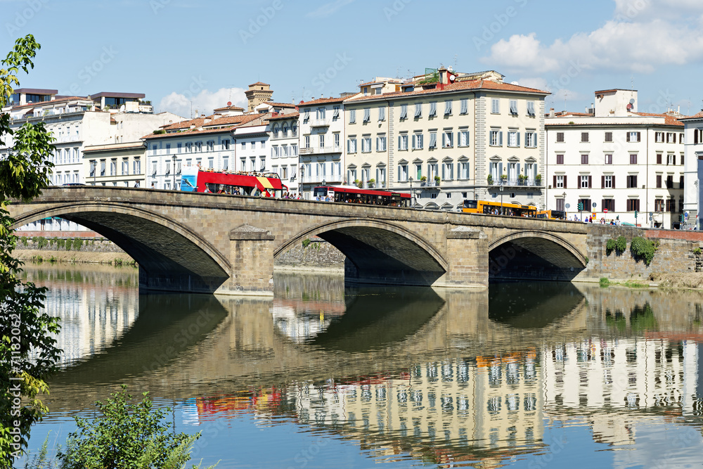 Obraz premium Houses and river Arno Florence